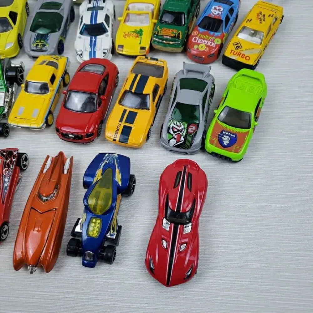 Mix Lot 44 Die Cast Cars Trucks Hot Wheels Maisto Vintage-Present Flaws Toy